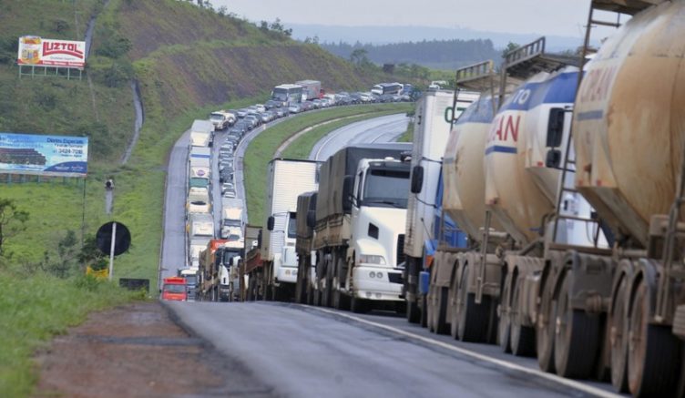 Senado aprova MP do frete, mas exclui piso salarial para motoristas