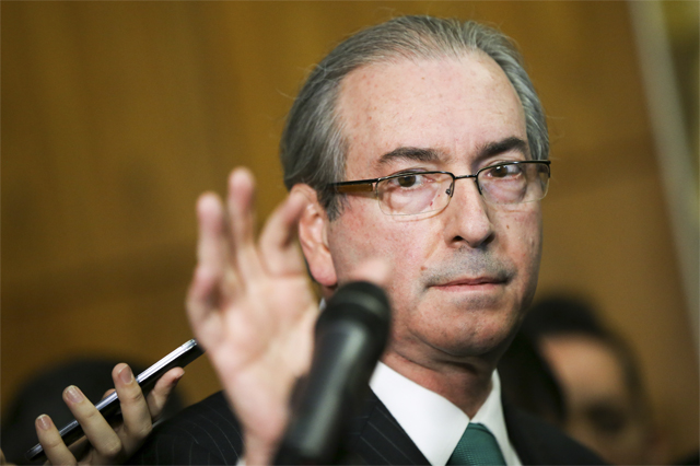 Eduardo Cunha nega irregularidades em emendas e fala sobre política