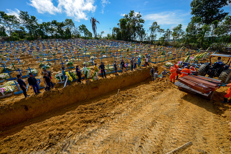 Prefeitura de Manaus recebe multa de R$ 500 mil por irregularidade em cemitério
