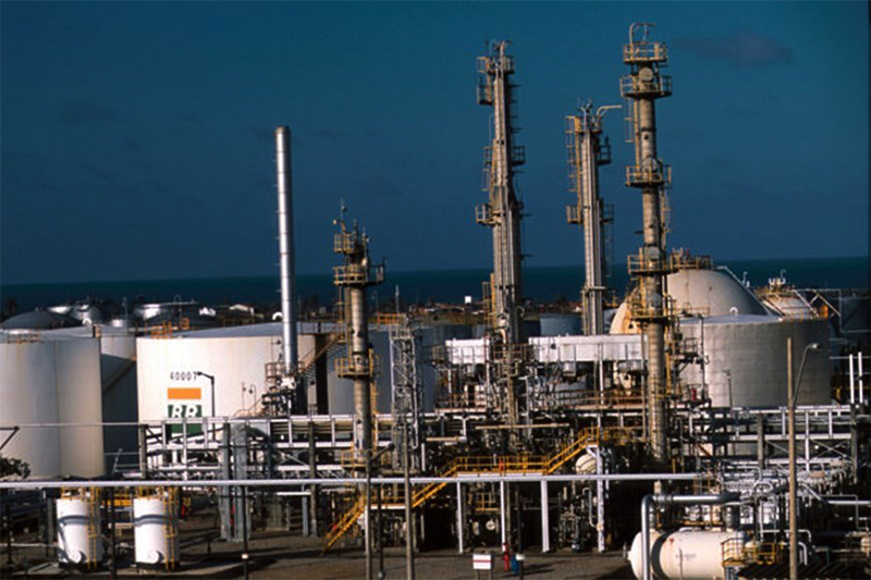 Petrobras reajusta gasolina em R$ 0,48, mas com desconto para consumidores