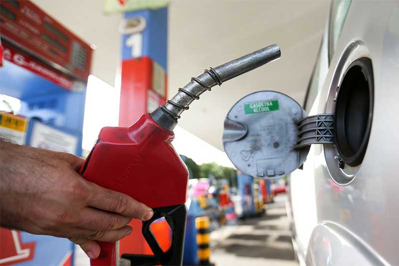 Governo Lula estabelece subsídio de R$ 0,44 por litro de gasolina