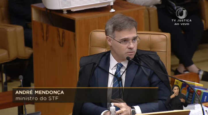 André Mendonça assume relatoria de investigação sobre Flávio Bolsonaro