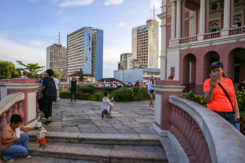 Pesquisa avalia hábitos e experiências de turistas em Manaus