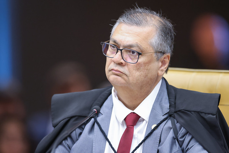 Flávio Dino dá prazo de 10 dias para Hugo Motta apresentar documentos