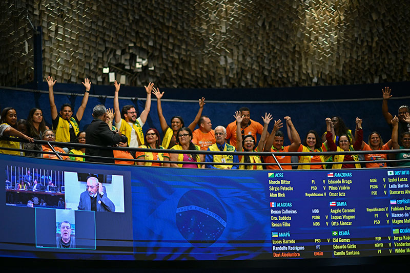 Senado aprova PEC dos agentes de saúde; governo pode acionar STF