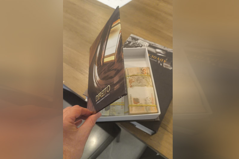 PF apreende dinheiro em livro falso de advogado próximo a líder do PL