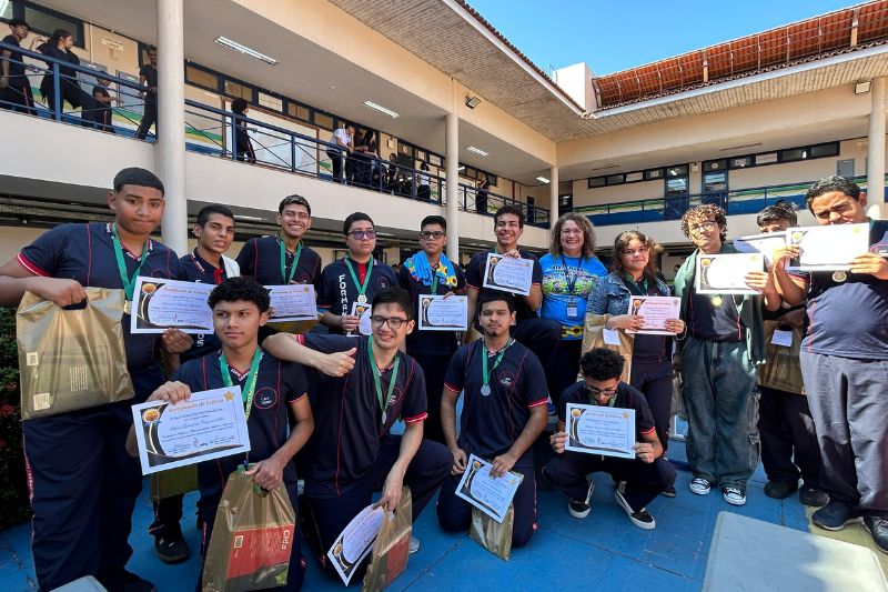 Projeto incentiva leitura entre estudantes autistas em Manaus