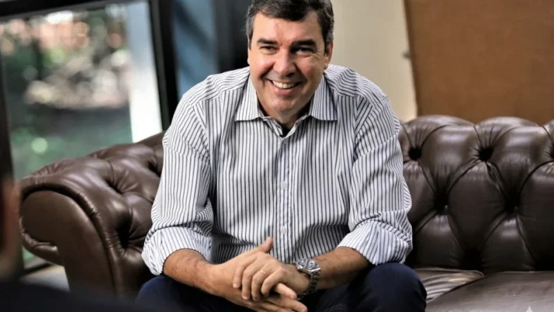Eduardo Riedel é reeleito governador de Mato Grosso do Sul no primeiro turno