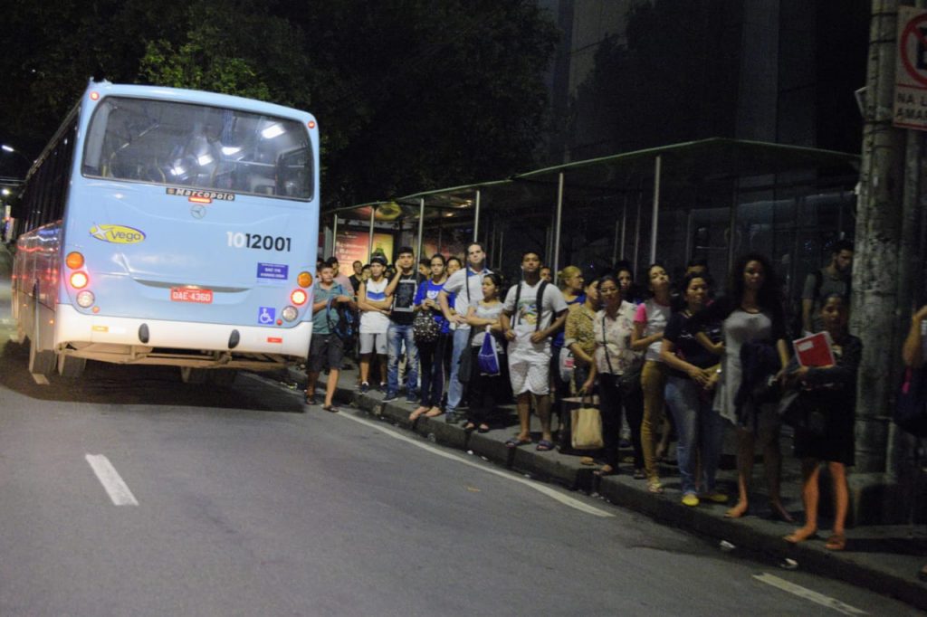 Novo projeto garante direito de escolha de desembarque no transporte público à noite