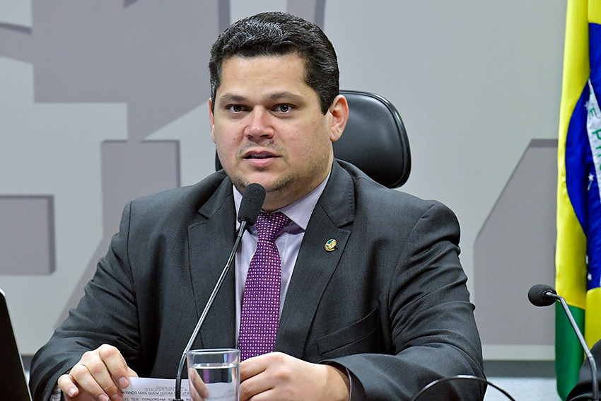 Davi Alcolumbre descarta impeachment de Moraes: "Não é normal"