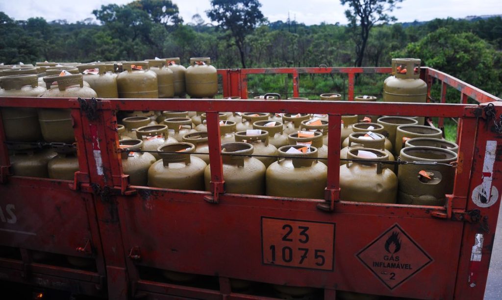 Governo libera R$ 330 milhões para subsidiar importação de gás de cozinha