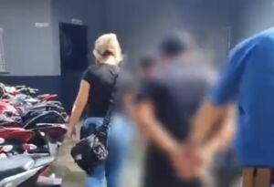 Casal é detido com veículo roubado e pistola Glock na zona leste de Manaus