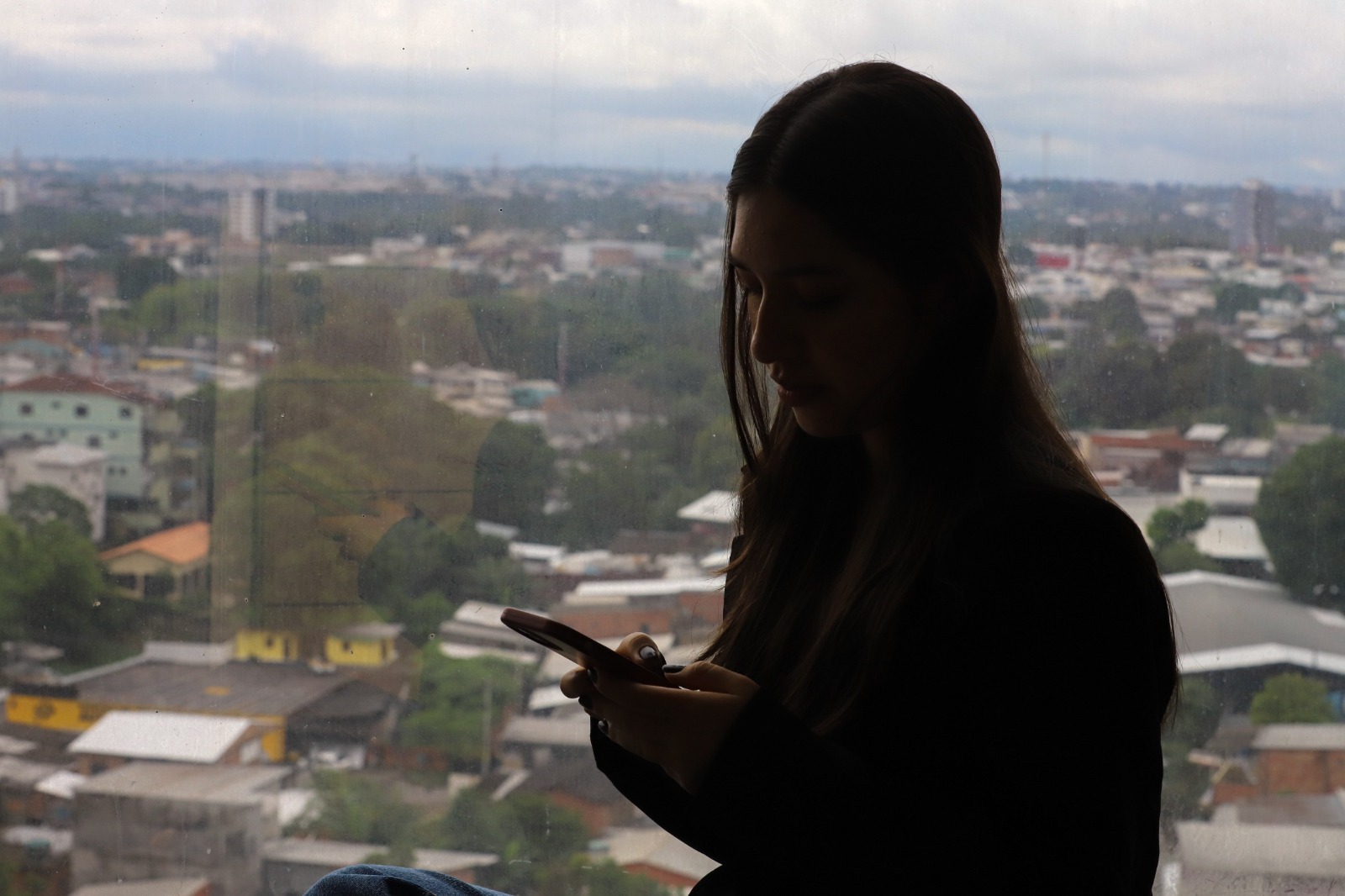 Novas leis no Brasil trazem proteção às mulheres no ambiente digital
