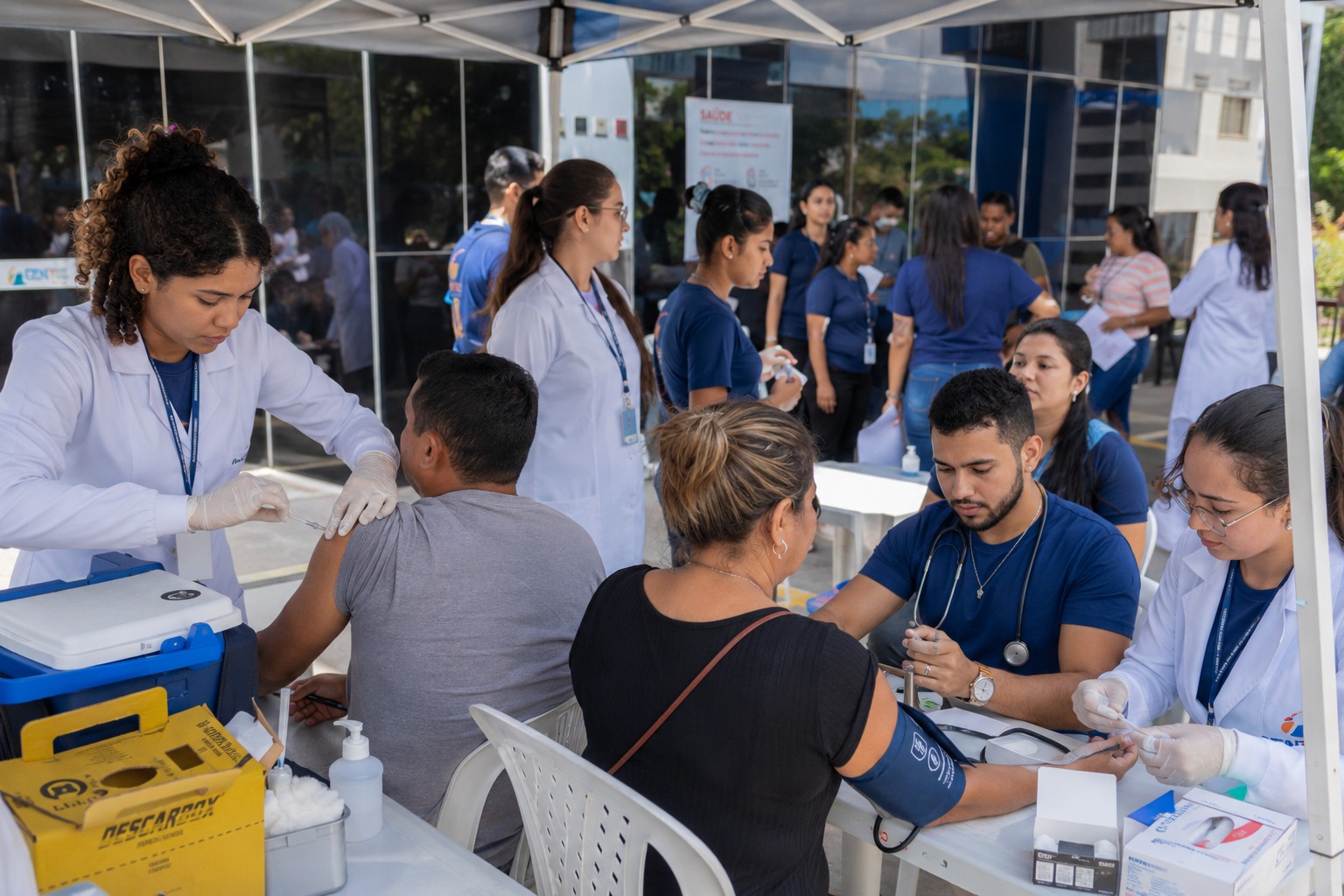 Semana da Enfermagem oferece vacinação e serviços gratuitos em Manaus
