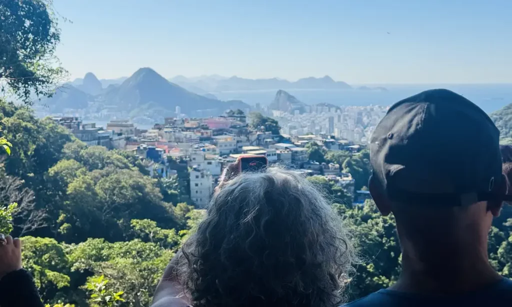 Trilha do Sítio dos Macacos destaca natureza e história na Rocinha