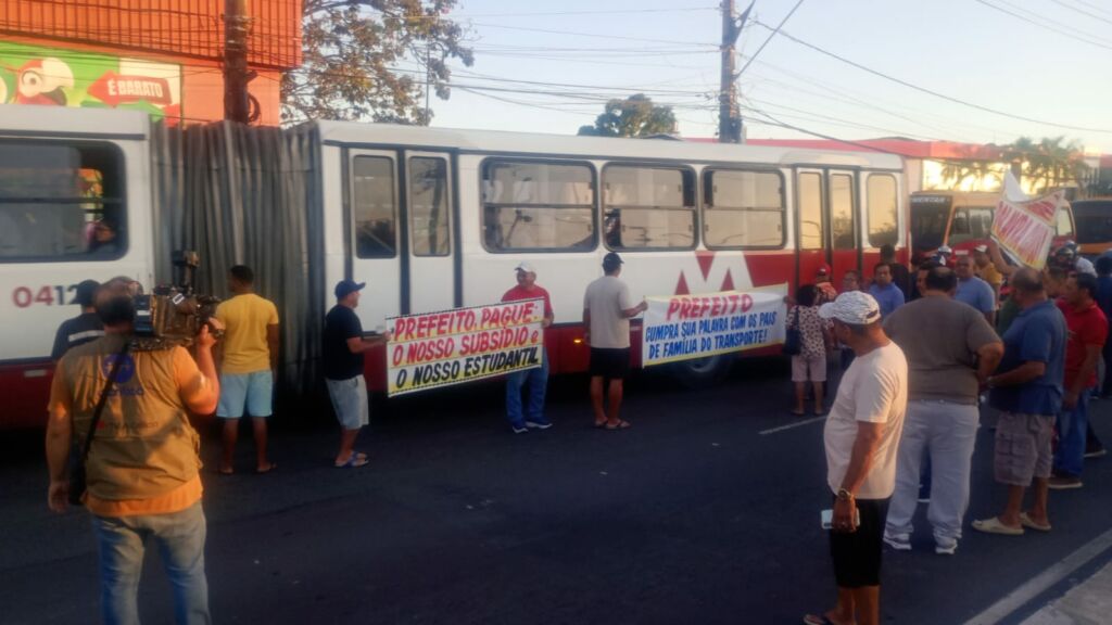 Protesto dos Amarelinhos revela atraso de três meses em subsídio de Renato Junior