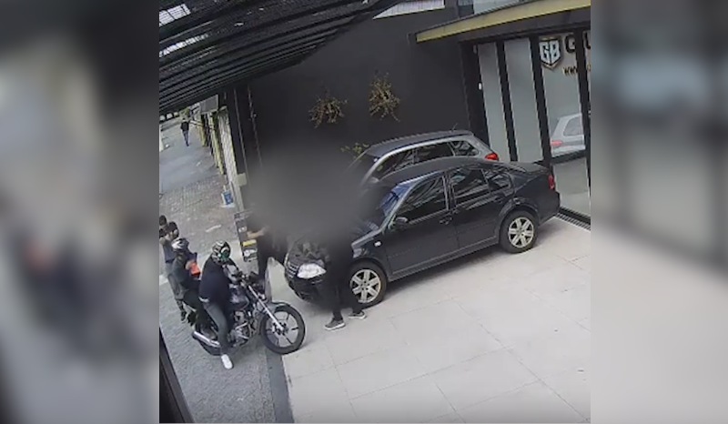 Brincadeira de assalto em SP termina com dois feridos após intervenção policial