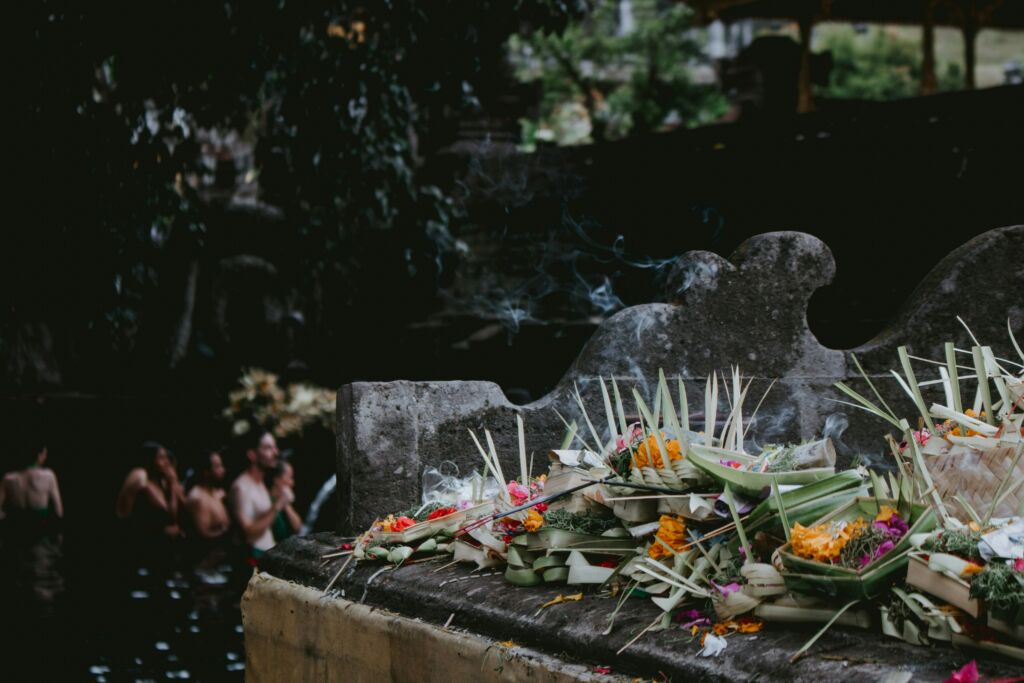 Retiro espiritual promete 'reset' no histórico sexual por até R$ 5,5 mil