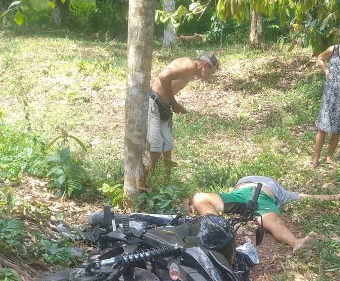 Motociclista é encontrado morto após colisão com árvore em Novo Airão
