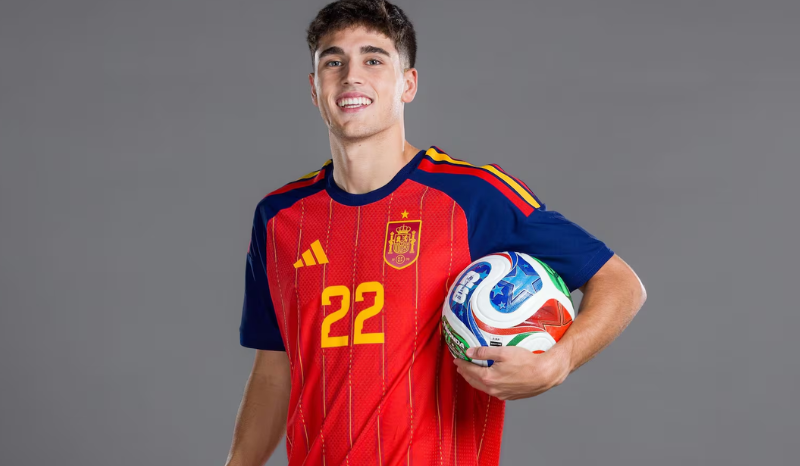 Pau Cubarsí, o jovem zagueiro que teve 'pena' de Messi após vitória na Copa