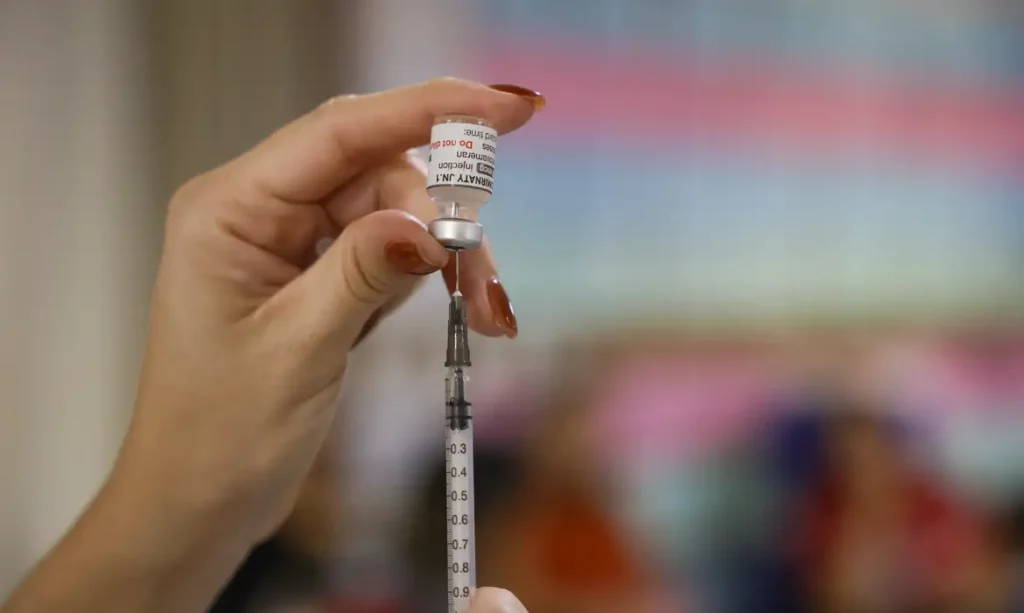 Vacinação contra HPV reduz infecções em jovens no Brasil