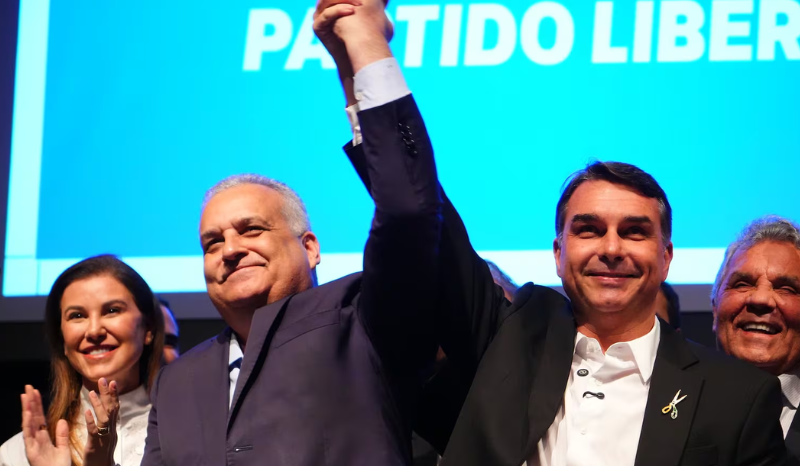 Flávio Bolsonaro reafirma apoio a Alfredo Gaspar e nega substituição
