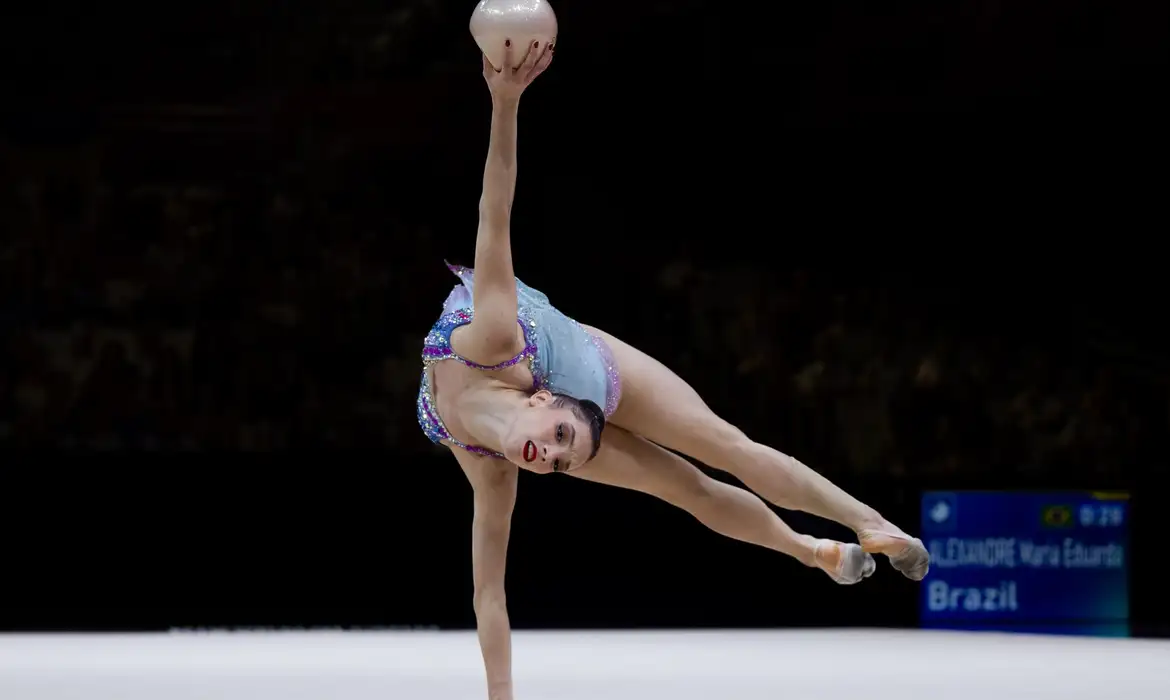 Babi e Maria Eduarda se destacam no Mundial de Ginástica Rítmica em Frankfurt