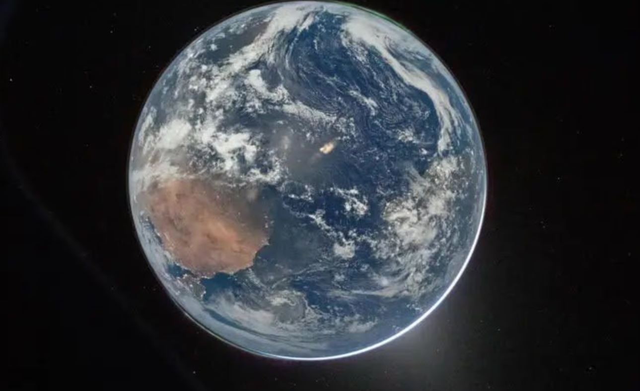 Cai 1 tonelada de lixo espacial na Terra semanalmente e preocupa cientistas