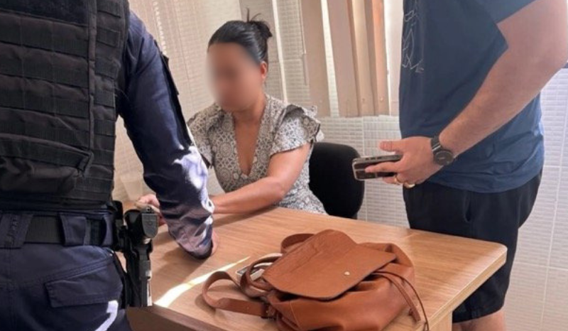 Mulher é presa por aplicar golpes de até R$ 45 mil em Manaus