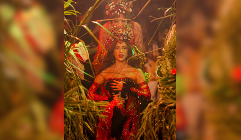 Anitta é coroada por Eloína dos Leopardos em cerimônia marcante