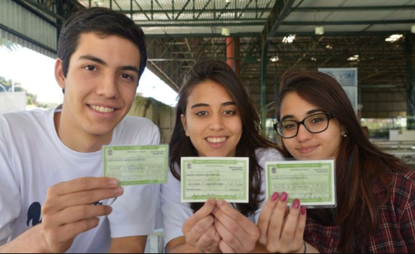 Adolescente cria site para facilitar voto da juventude nas eleições