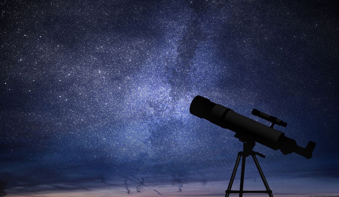 Cientista brasileiro descobre oito exoplanetas que podem ter vida