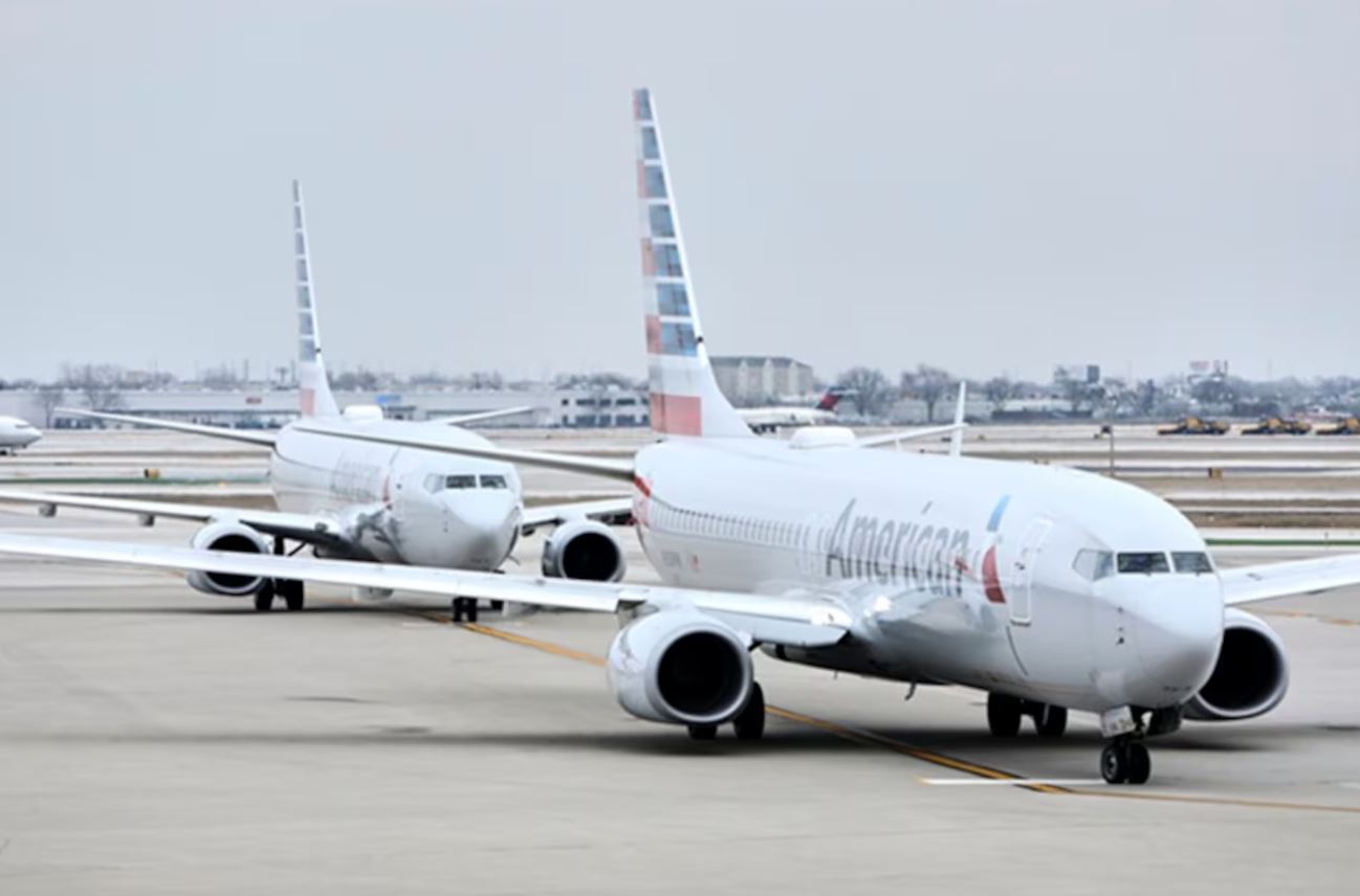 Passageira é presa após ato obsceno em voo da American Airlines para Miami