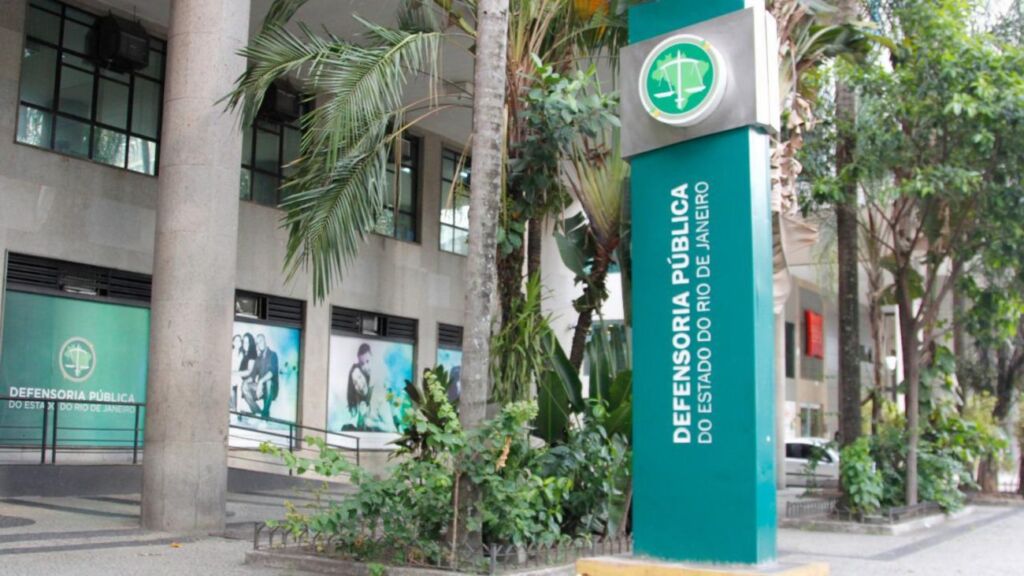 Estagiário é desligado após gravar vídeo de conteúdo adulto em fórum no RJ