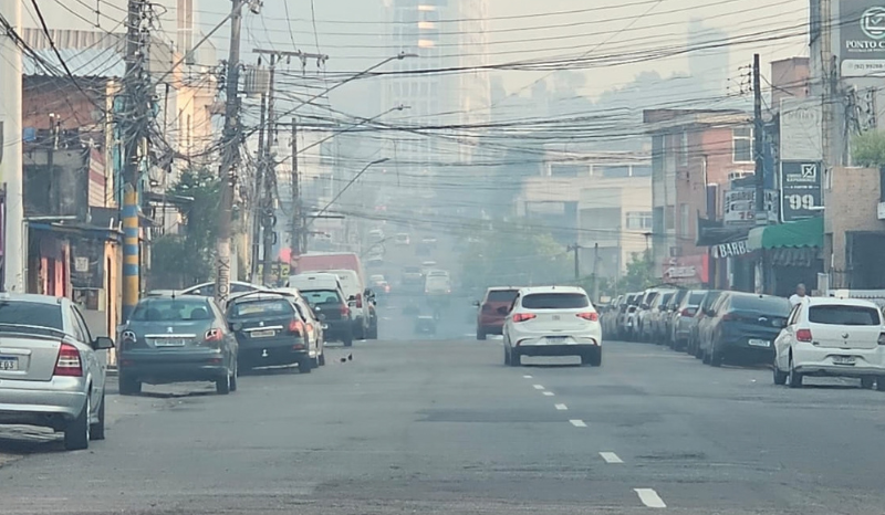 Manaus enfrenta grave crise de qualidade do ar com fumaça intensa