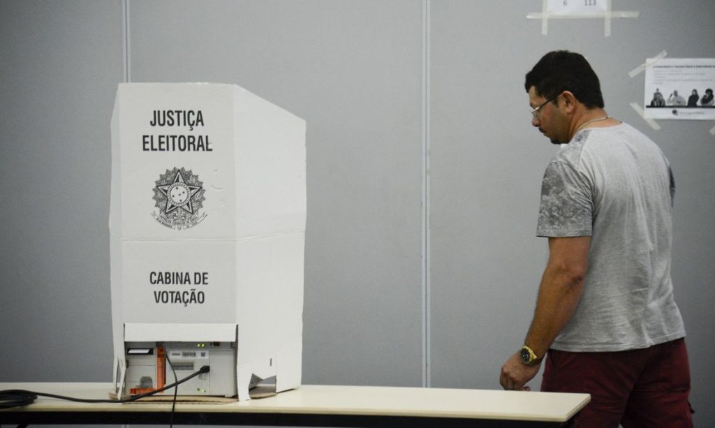 TRE-AM mantém votação até as 18h após ordem do TSE neste domingo
