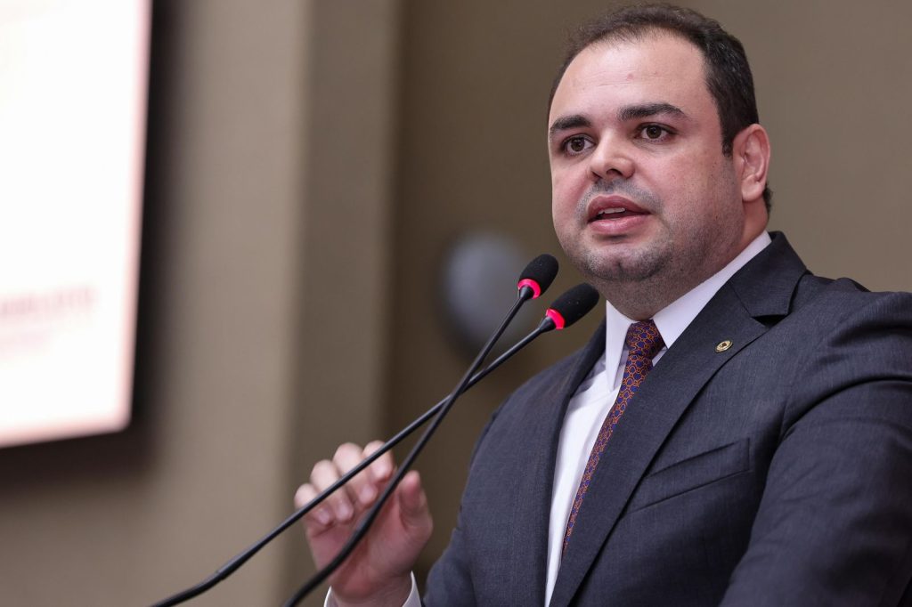 Partidos buscam apoio de Roberto Cidade após unanimidade em eleição indireta