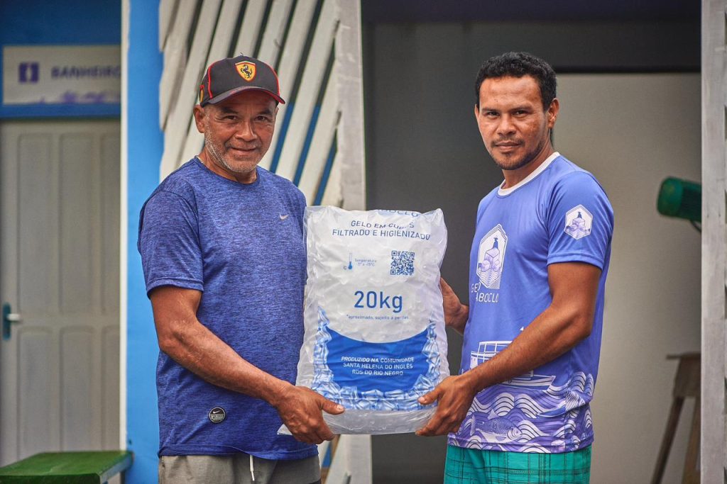 Fábrica de Gelo Sustentável Impulsiona Pesca em Comunidade do Amazonas