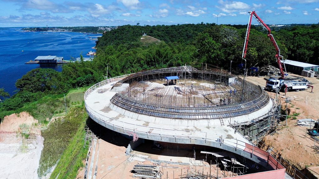 Oca Niemeyer recebe 3º anel de concretagem em Manaus