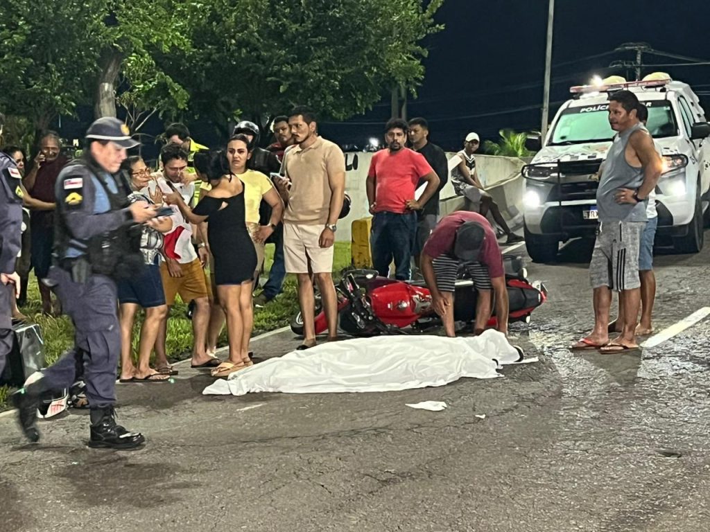 Motociclista morre após ser atingido por ônibus na avenida Constantino Nery