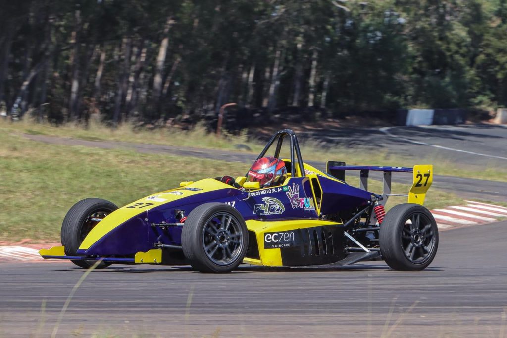 Piloto amazonense Cacá De Carli estreia em monopostos com destaque