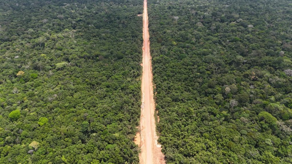 Eduardo Braga defende asfaltamento da BR-319 em resposta a ação judicial