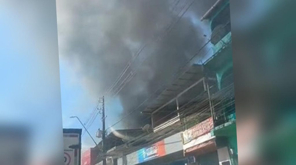 Incêndio em loja na Avenida Brasil gera fumaça e mobiliza comerciantes