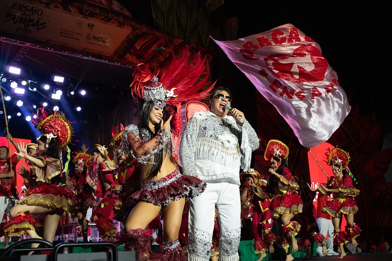 Curral do Garantido traz festa da cultura popular ao Sambódromo em Manaus