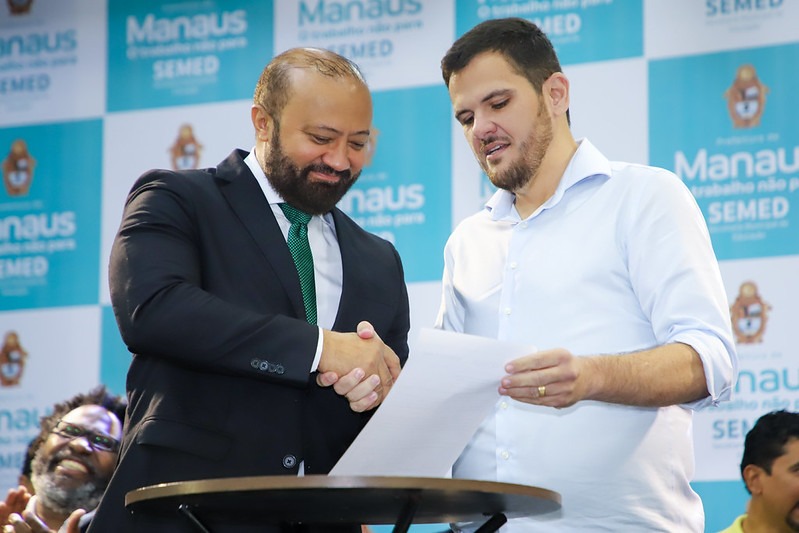 Prefeito Renato Junior anuncia R$ 9 milhões para escolas de Manaus
