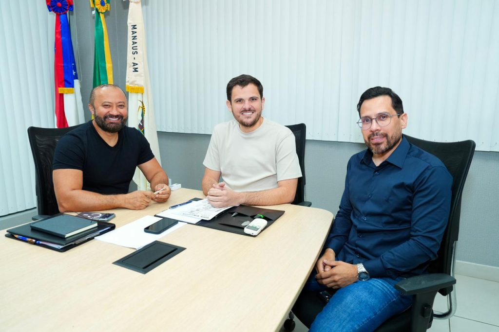 Prefeito de Manaus nomeia 325 aprovados no concurso da Semed