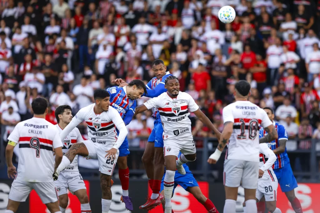 São Paulo e Bahia empatam em emocionante duelo no Brasileirão