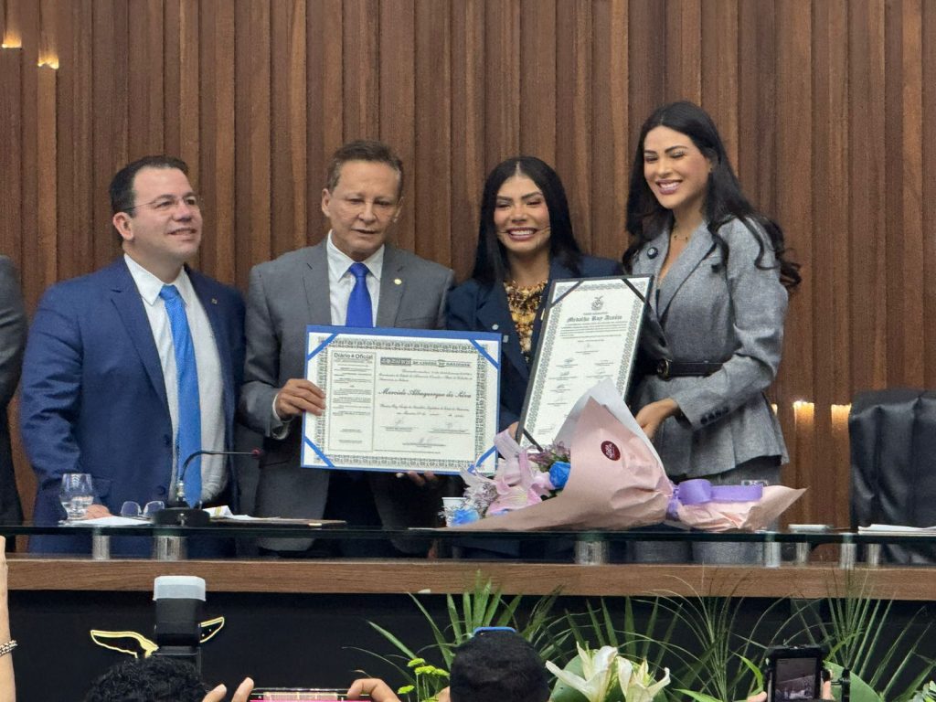Marciele Albuquerque recebe Título de Cidadã do Amazonas e Medalha de Mérito