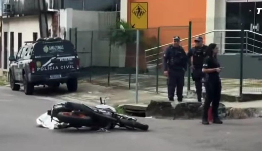 Motociclista morre após acidente com micro-ônibus em Manaus