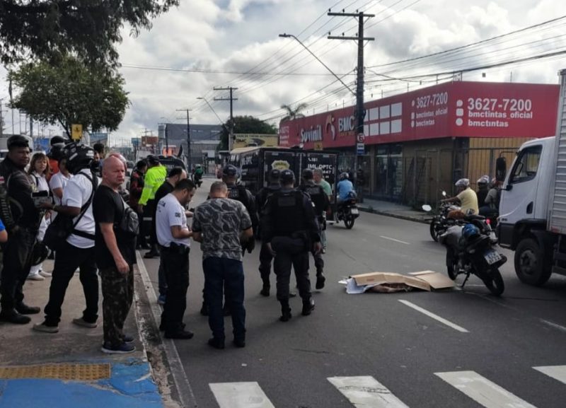 Idosa morre após ser atropelada por motociclista sem CNH na Grande Circular